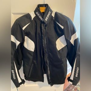 Women’s motorcycle jacket with removable armor